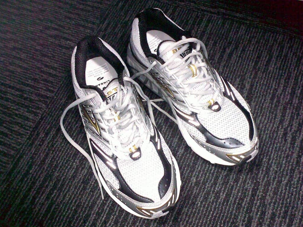 How to Stretch Running Shoes for Wide Feet? 2 1. Purchase Running Shoes in the Evening