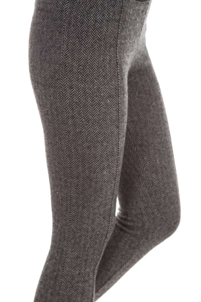 How To Wear Tights With Dresses and Boots | Top 7 Ways to Wear Tights With Dresses & Boots + Common Mistakes to Avoid 3 3. How To Wear Knitted Tights With Dresses Boots