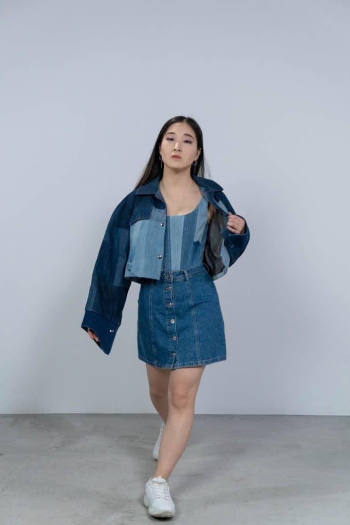How To Wear A Denim Skirt With Tights 4 Put On A Coat