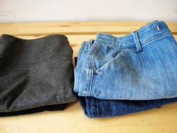 How To Wear A Denim Skirt With Tights 2 Wear Tights With A Dark Wash Skirt