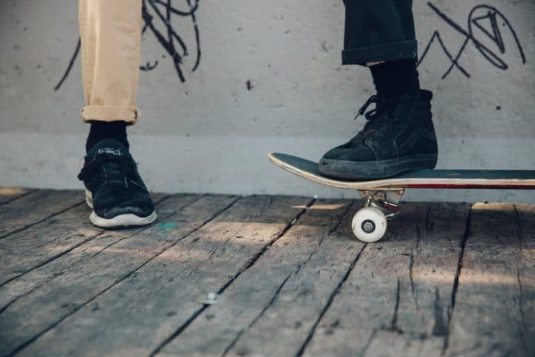 10 Dos and Don'ts for What to Wear to a Job Interview at a Sports Club 1 skateboarder feet