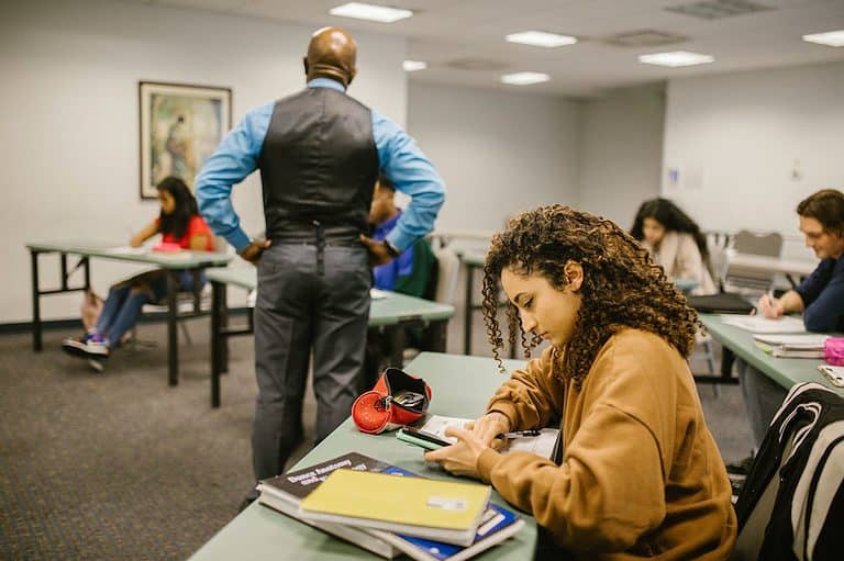 The best ways to hem a carhartt bib overall - step by step 1 Student Cheating Behind Her Teacher During an Exam