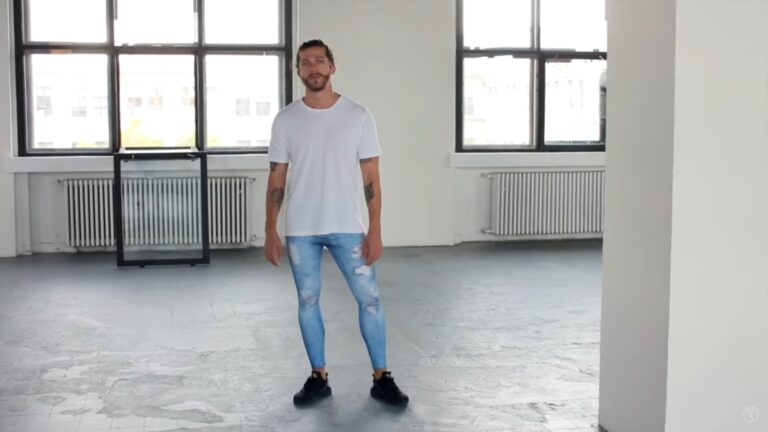 Are dark blue jeans smart casual?