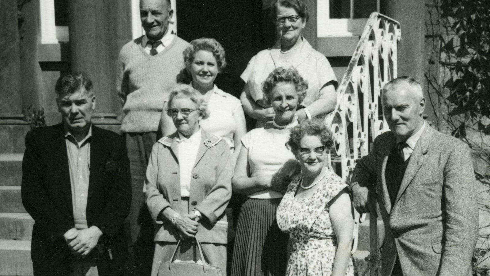 Are Blundstones made from animal leather? 1 Are Blundstones made from animal leather?