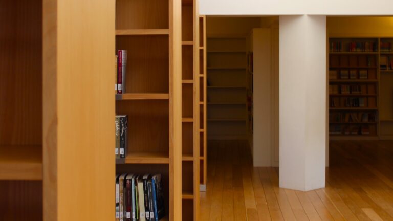 How do Ariat jeans run?