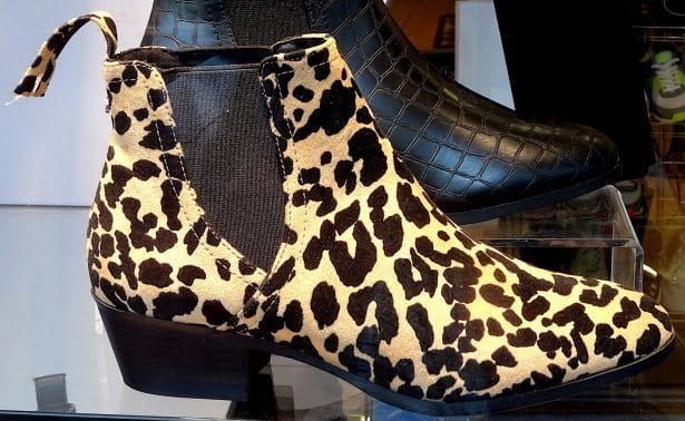 Are Ariat Workhog boots waterproof? 1 Are Ariat Workhog boots waterproof?