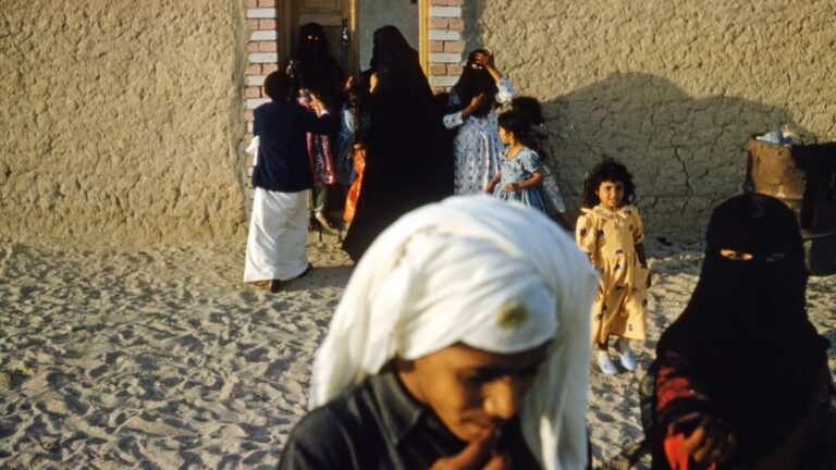 Should I wear thick socks with Blundstones?