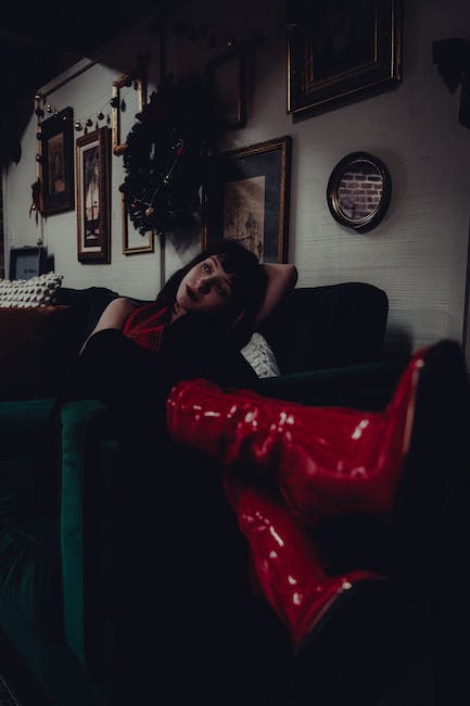 Are work boots tax deductible Canada? 3 Are work boots tax deductible Canada?