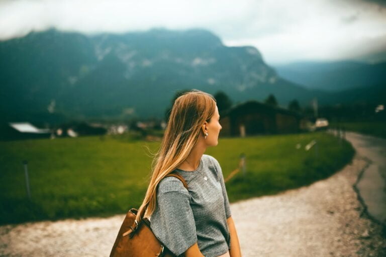 What is the loop on the back of Carhartt overalls for? 1 What is the loop on the back of Carhartt overalls for?