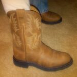 Who does Ariat sponsor? 2 Who does Ariat sponsor?