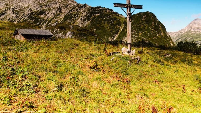 Does boathouse sell Blundstones?