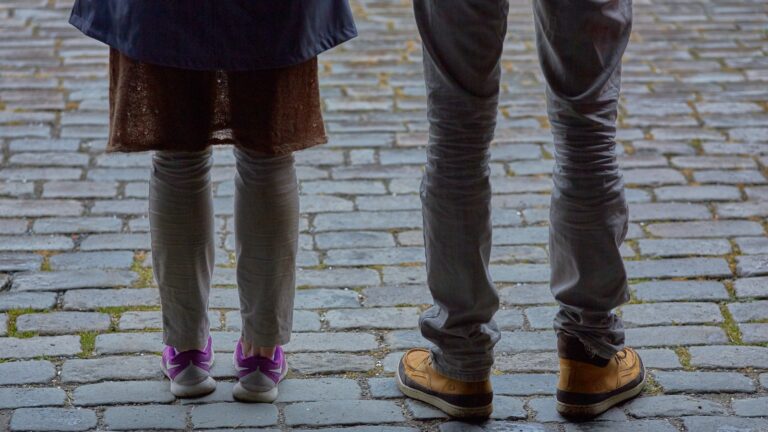 Are white shoes smart casual? 1 Are white shoes smart casual?